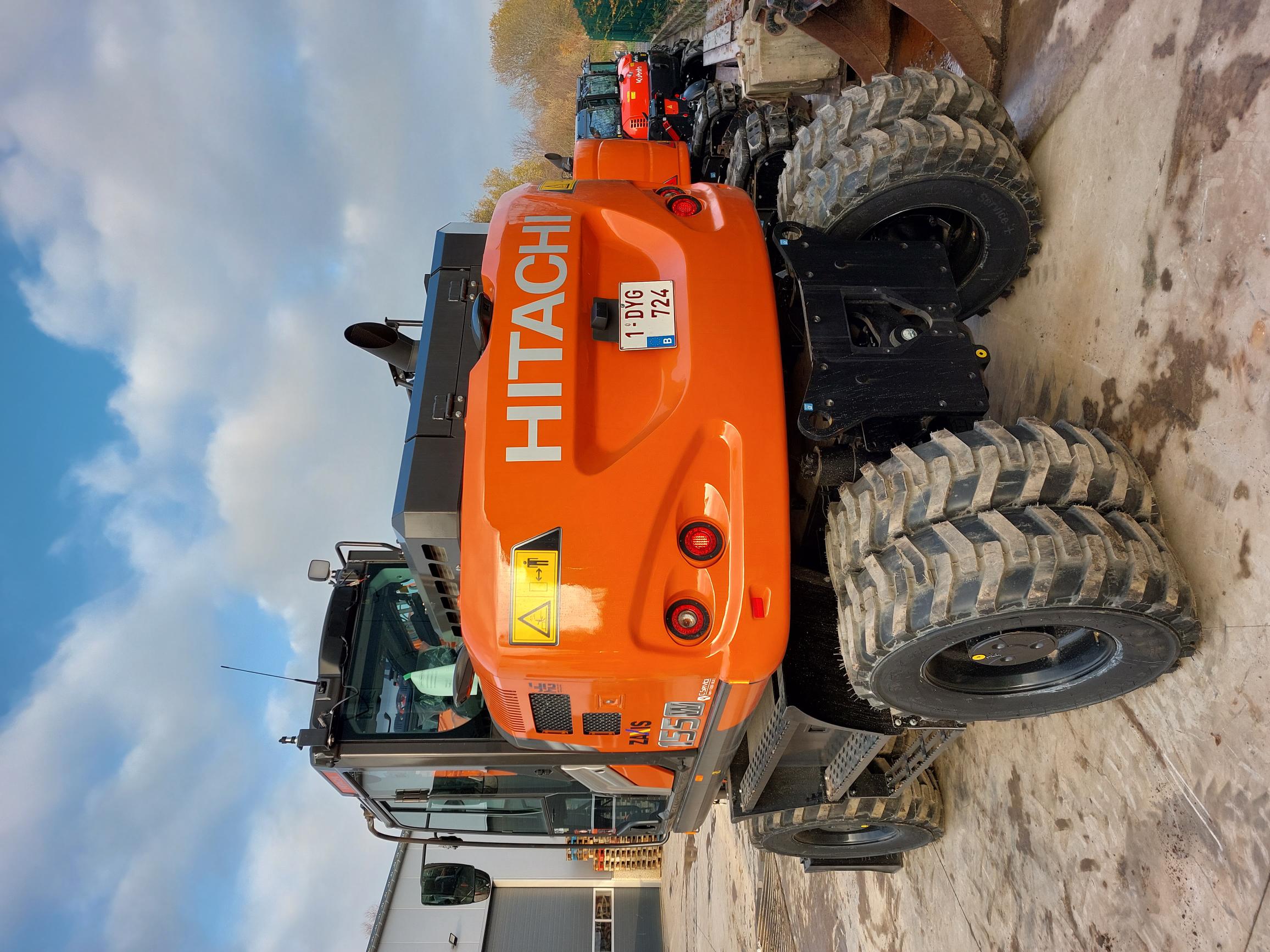 Hitachi ZX155W-7_37